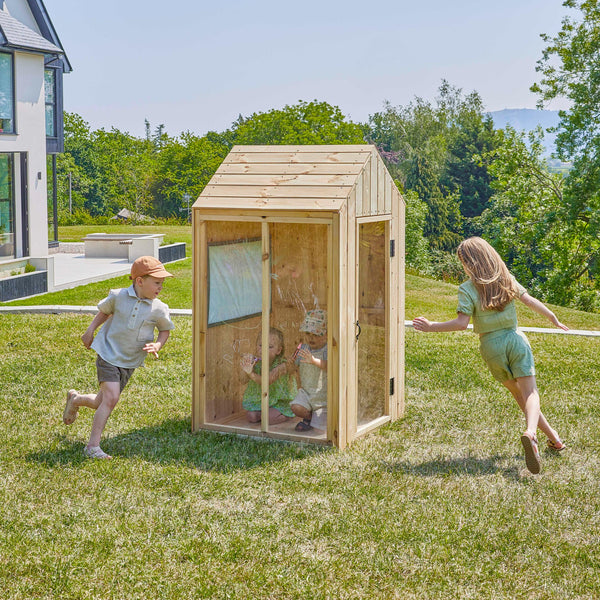 So reinigst du Outdoor-Spielgeräte richtig: Tipps für saubere und sichere Spielgeräte